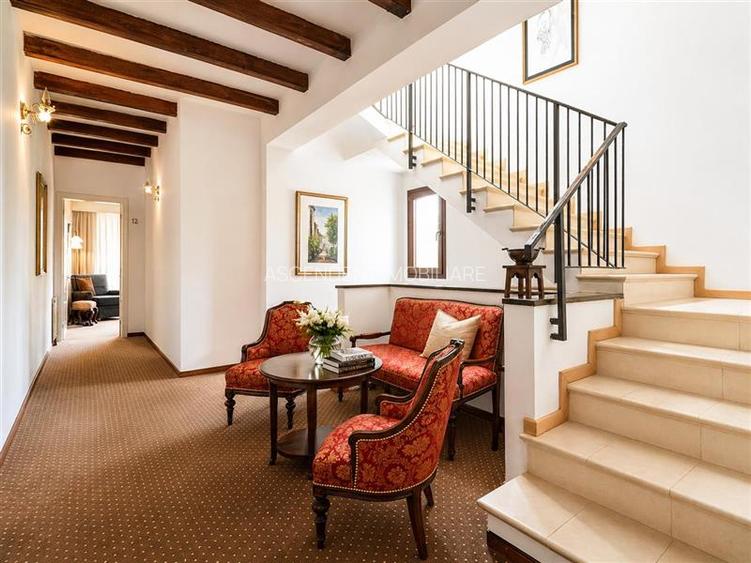 Pensiune cu restaurant, farmec aparte, concept italian, Central, aria Castelul B - 3