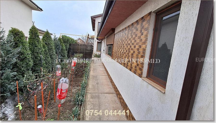 Vila+casa de vanzare zona Km 5 - 28