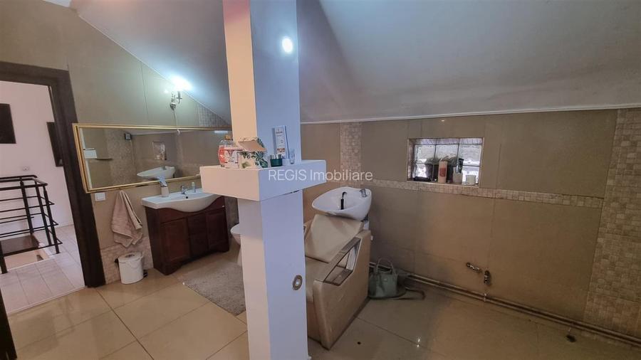 Casa de vanzare moderna cu costuri reduse, panouri solare si spatiu comercial in - 5