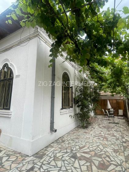 Tomis II , casa IDEAL BIROURI, 3 camere, curte proprie 100 mp. - 2