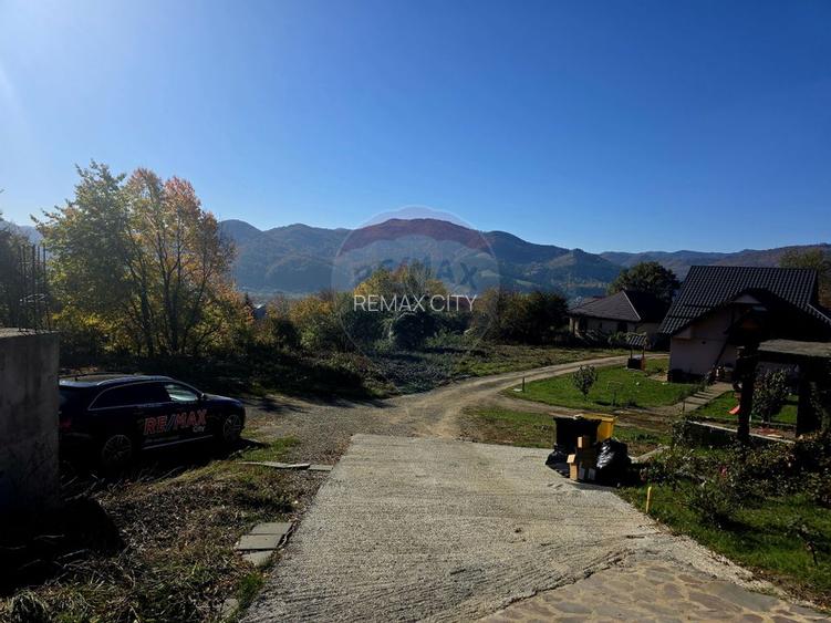 Casă / Vilă cu 5 camere de vânzare - 35