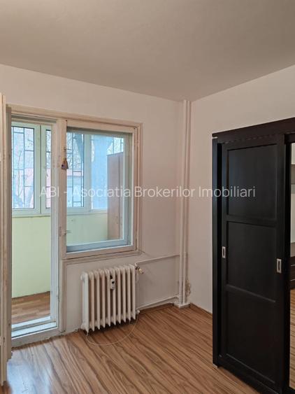 Garsoniera cu balcon 36 mp/ Rahova/ Sebastian - 2