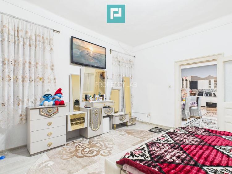 Două case, curte mare, lângă Castelul Corvinilor - 13