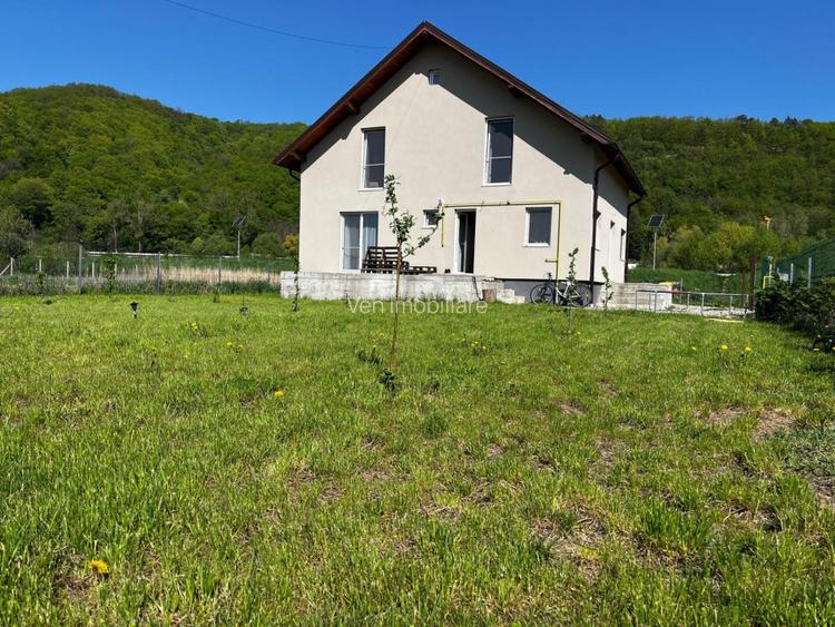 Casă individuală de vânzare în Beclean – eleganță, confort și natură - 14