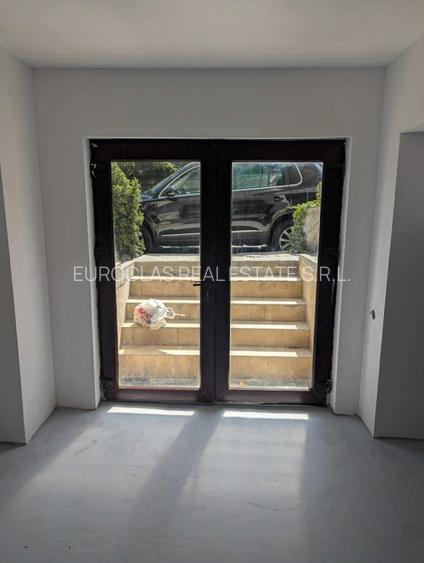 Spatiu comercial 130 mp - demisol - Faleza Nord - 122.000 euro   (Cod E8) - 2