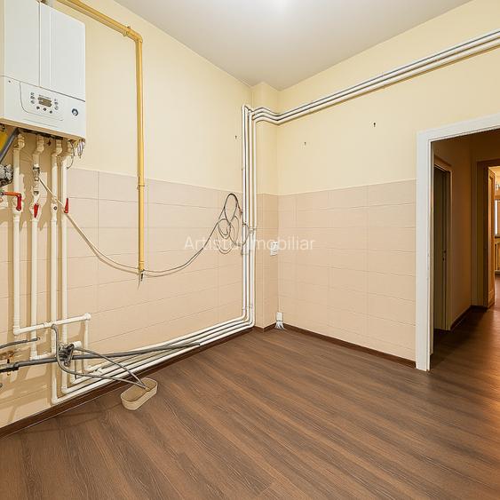 Refugiu interbelic cu 3 camere - 90 mp utili - Curte interioară - 13