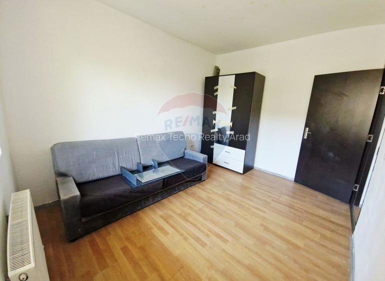 Apartament cu 3 camere, curte și loc de parcare zona Alfa - 4