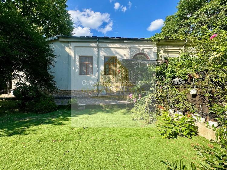 Spre Vânzare Proprietate remarcabilă cu 6 camere în inima Iașului ! - 11