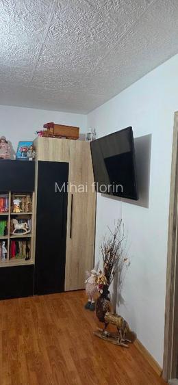 Apartament cu 3 camere semidecomandat  - 12