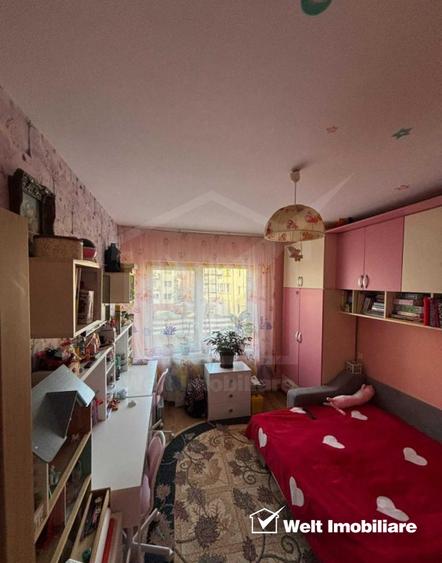Apartament cu 3 camere la etajul 1 cu parcare in Floresti