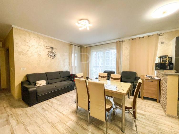 Apartament 4 camere de vanzare in Floresti