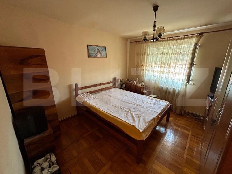 Apartament decomandat cu 3 camere,2 bai, 70 mp, zona Cetate