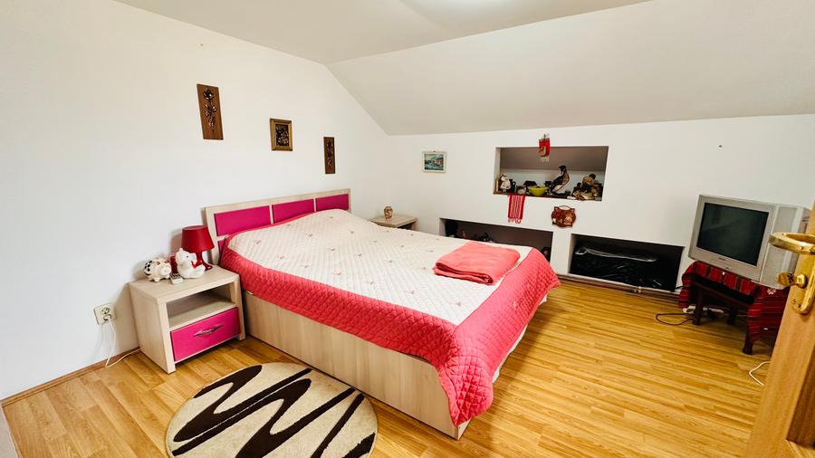 Casa P+ 1  4 cam  180 mp