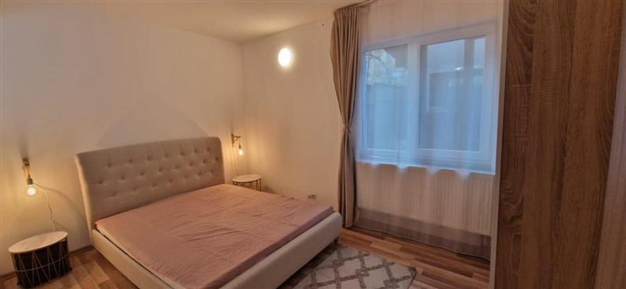 De inchiriat apartament 3 camere, semicentral, zona Papiu