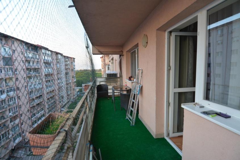 De închiriat apartament cu 2 camere și centrală proprie