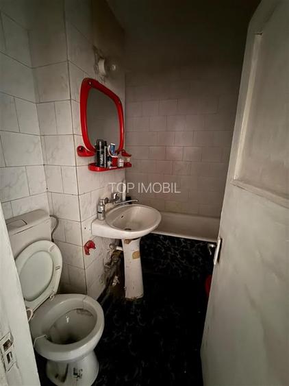 Apartament cu 2 camere decomandat, etajul 2 - Podul de Fier - 4