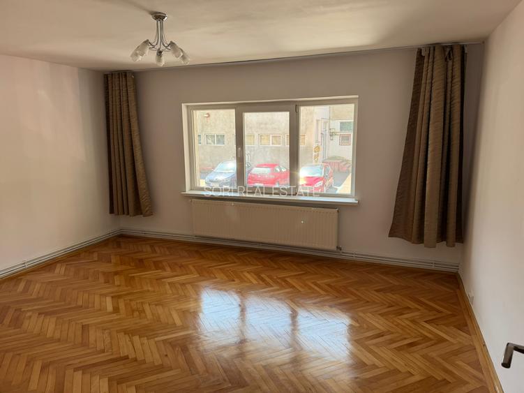 Apartament 3 camere, Judetean, 65 mp - 2