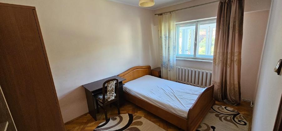 Inchiriez apartament 4 camere, complet decomandat, in zona Arcu -Rapa Galbena