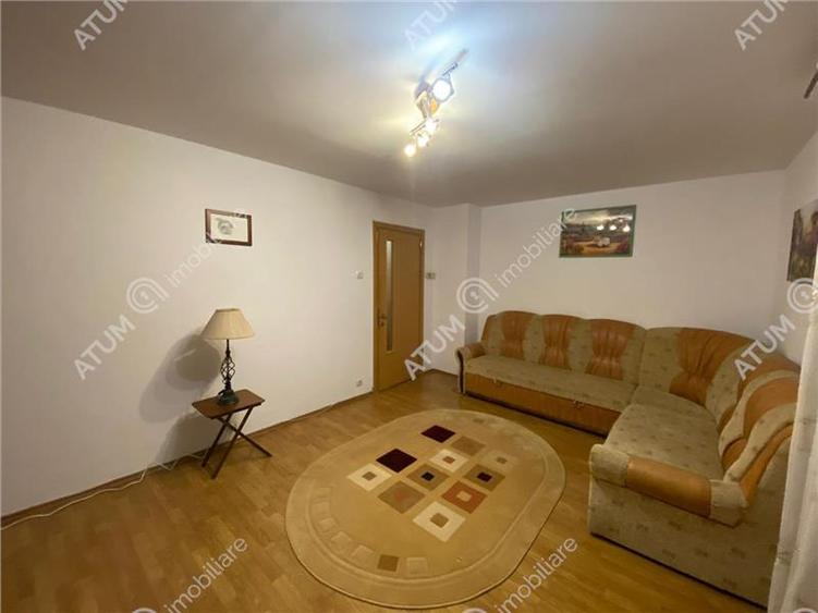 Apartament spatios 2 camere decomandate 2 balcoane si 2 bai in Sibiu