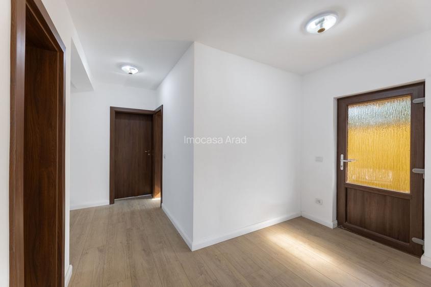Eleganta, Confortul, Calitatea, liniste Vila P+M Garaj Pecica Arad - 8
