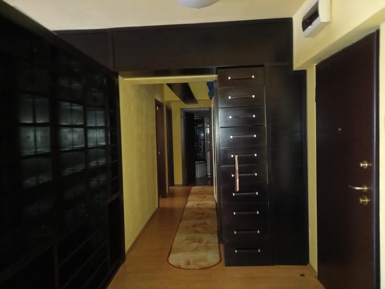 3 camere lux Universitate - KFC
