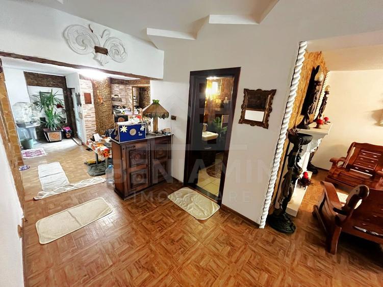 Casa Deosebita 3Camere 3Bai 1460mp Teren Garaj Piscina Bariera Valcii