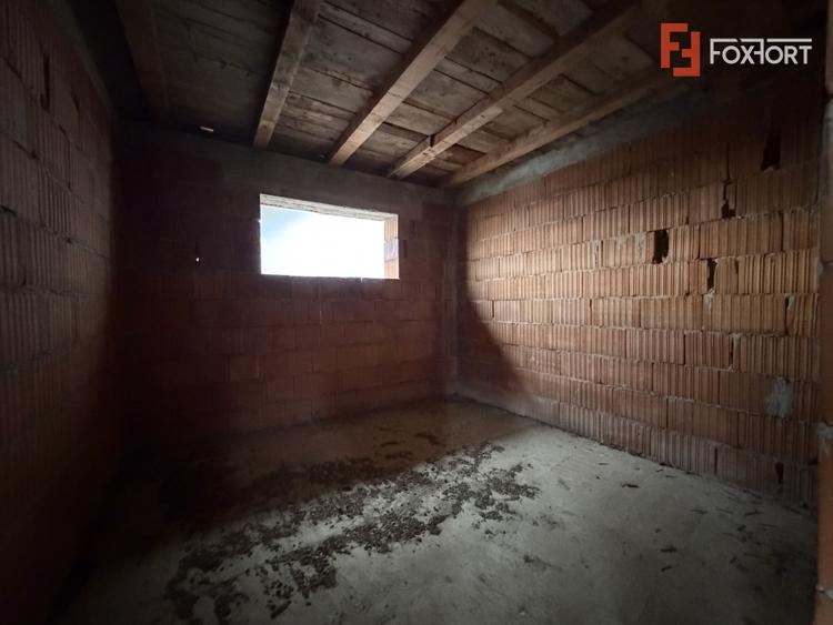 OPORTUNITATE - Casa individuala la rosu, teren de 851 mp in Peciu Nou