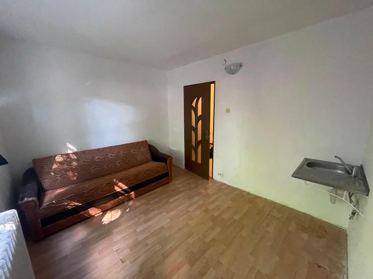 Apartament cu 1 camera decomandat, zona Nicolina