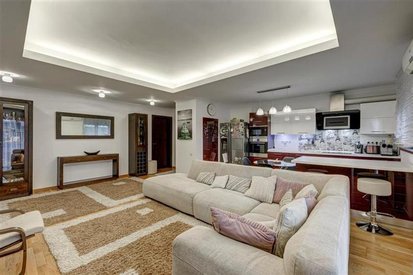 Apartament 4 camere cu gradina 84mp. Parcare.