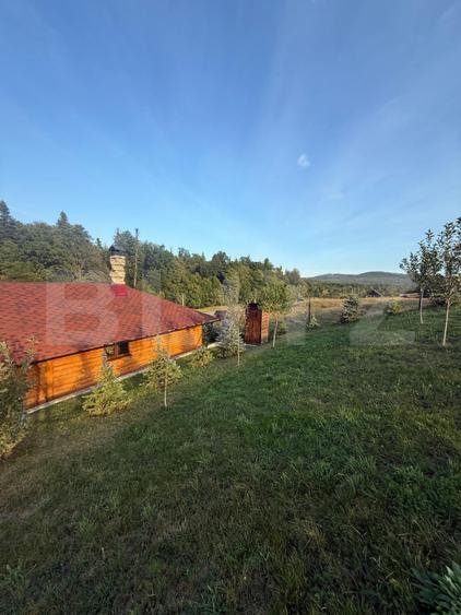 Cabana din lemn rotund, 2 camere, 140 mp, teren 2800 mp, Paltinoasa