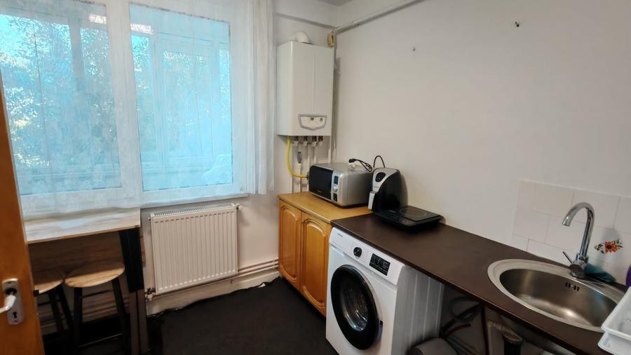 Ocazie! 2 camere Cosbuc cu balcon la tot apartamentul