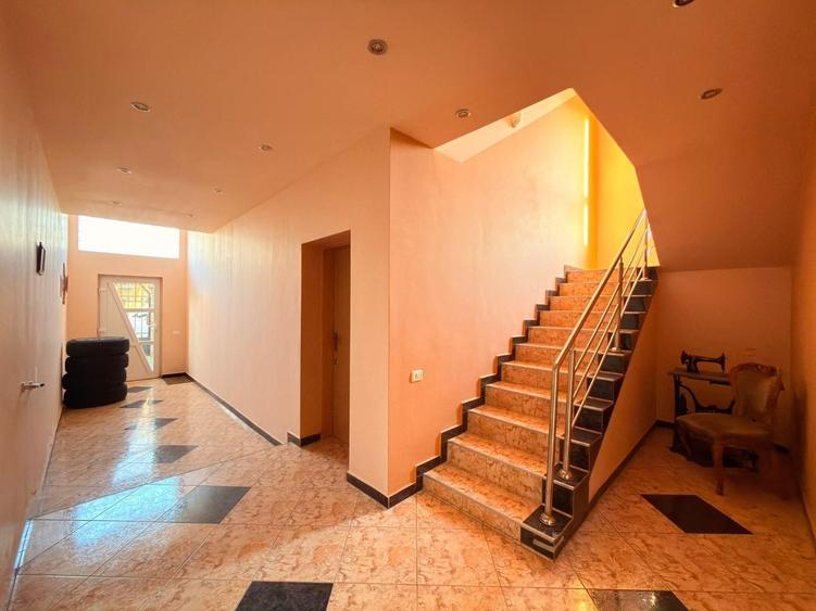 Vilă Spațioasă cu 5 Camere - 360.000 euro- Zona Girocului