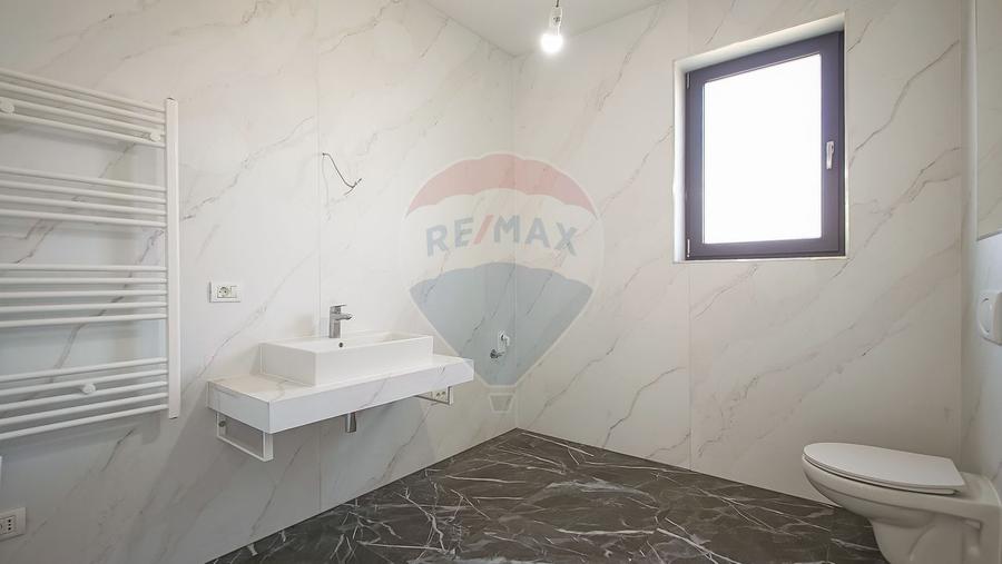 Casă cu 5 camere de vânzare, Hălchiu