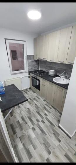 Apartament 2 camere, semidecomandat, 40 mp, ac, balcon, metrou, Piata Sudului