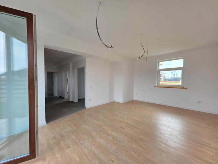 Duplex nou, 118 mp utili, teren 250 mp, toate utilitățile ,Stupini Brasov