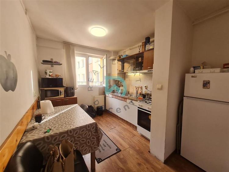 Apartament 3 camere Grivitei, intermediar, Brasov