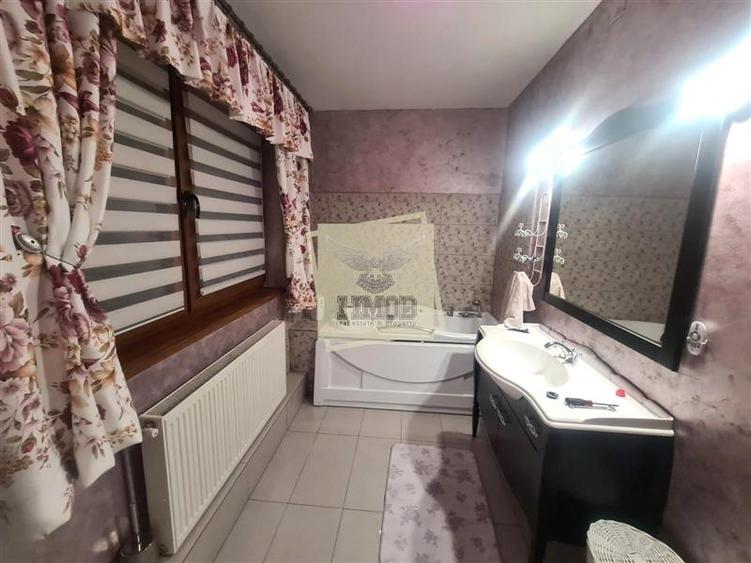 Casa 8 camere 6 bai 450 mp teren in zona Terezian