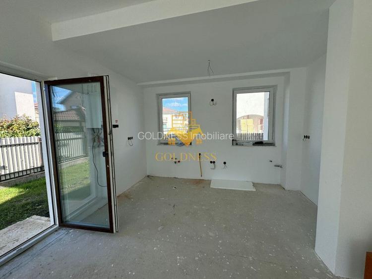Casa 4 Camere Semifinisata, 2 Garaje, Curte 450mp, Terase 93mp, Dezmir - 4