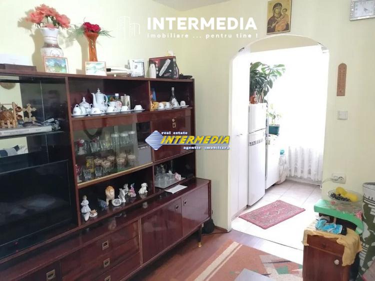 Garsoniera de vanzare in Cetate Alba Iulia etaj intermediar mobilata si utilata