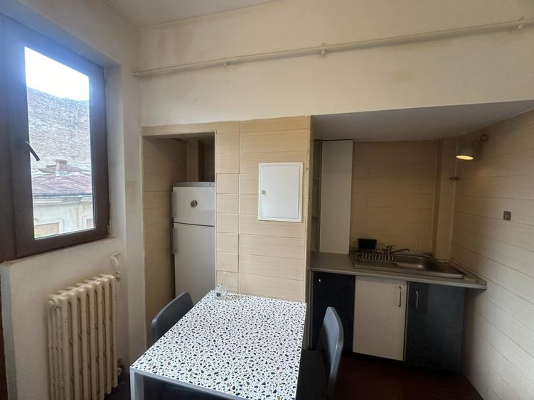 Apartament 2 camere, Calea Victoriei, etaj 1, bloc - lista 2, mobilat, (video)