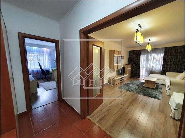 Apartament modern, decomandat, 2 balcoane, etaj 2/8 - Zona Centrala
