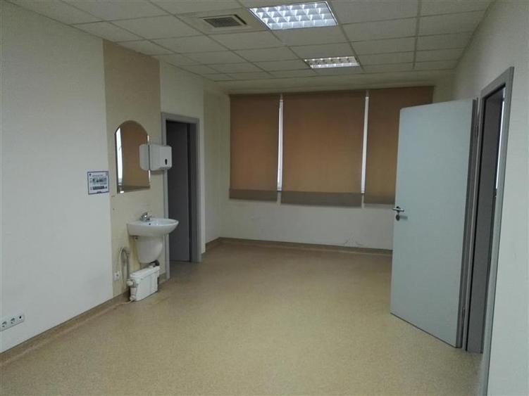 Vanzare cladire pe etaje - pretabil clinica, spital