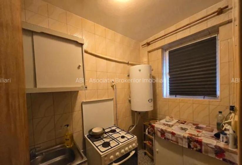 Calea Vitan/Auchan,garsoniera cf1,bloc 1978,55.000euro - 3