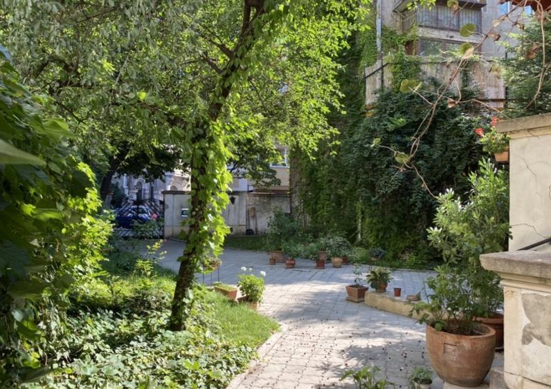 Casa in Cartierul Armenesc - curte individuala