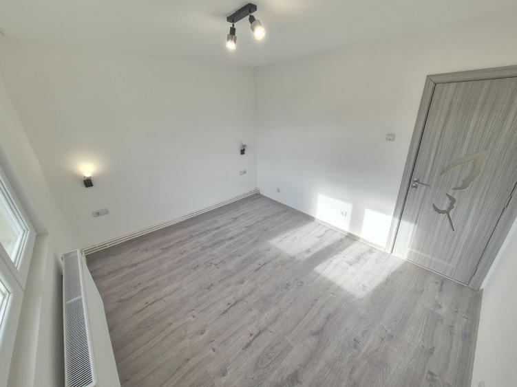 2Cam--Sagului-7 Min de Spitalul Judetean--Renovat--45MP-75.000 Euro!Neg