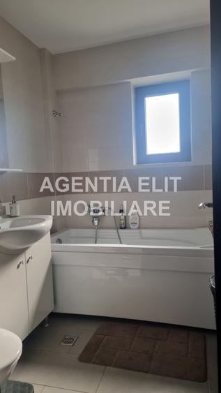 Apartament 3 camere, bloc nou, zona Scolii nr 7