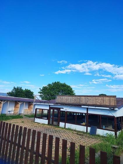 Vand teren comercial la E85 – Fostul Complex Roata Vietii