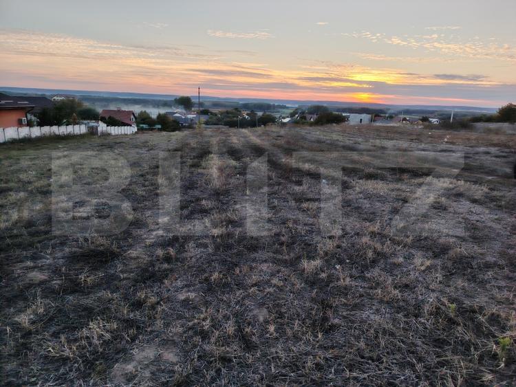 Teren intravilan Malu Mare 400 mp, cu deschidere de 20m si vedere panoramica