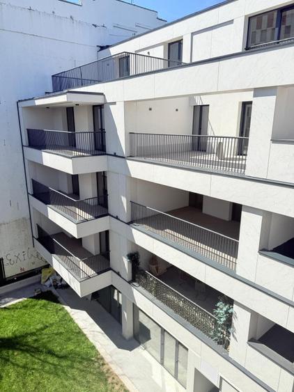 Apartament 3 camere, bloc nou, parcare subterană, lângă Teatrul Național