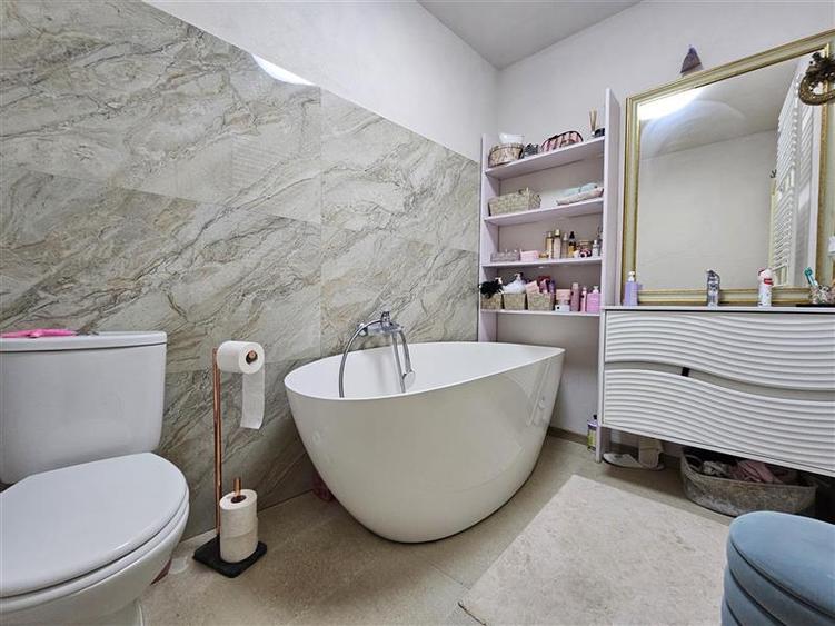 Apartament deosebit cu 3 camere str. Castelului